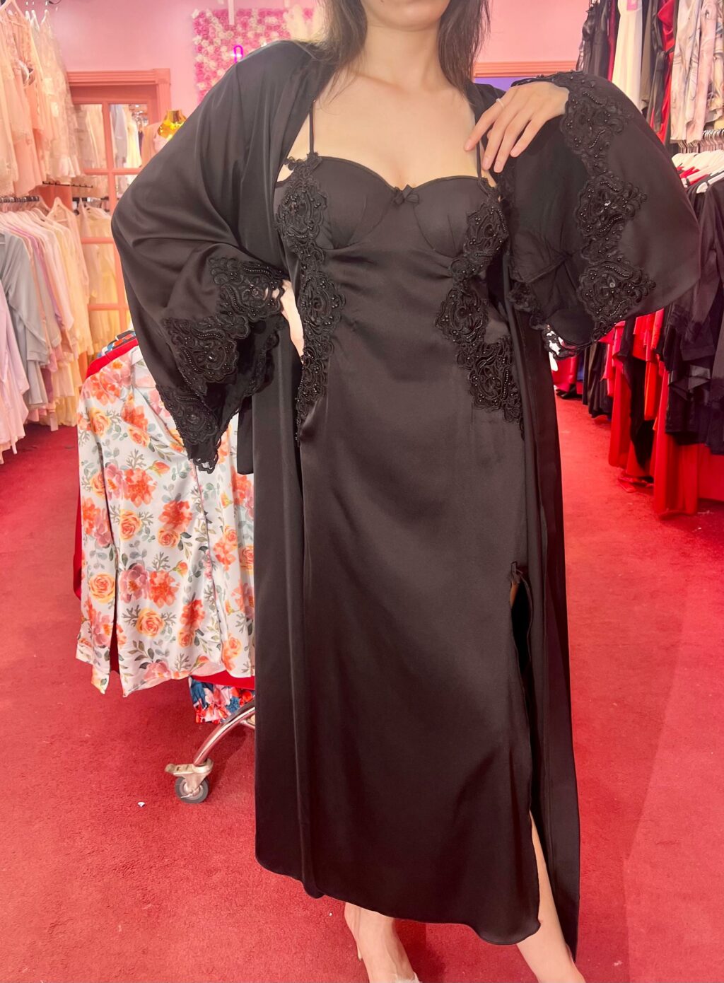 ⁦ensemble deux pièces satin de soie.. nuisette ponge dentelle طقم قطعتين ساتان حريري ..نويزات بوني دانتيل⁩ - الصورة ⁦3⁩